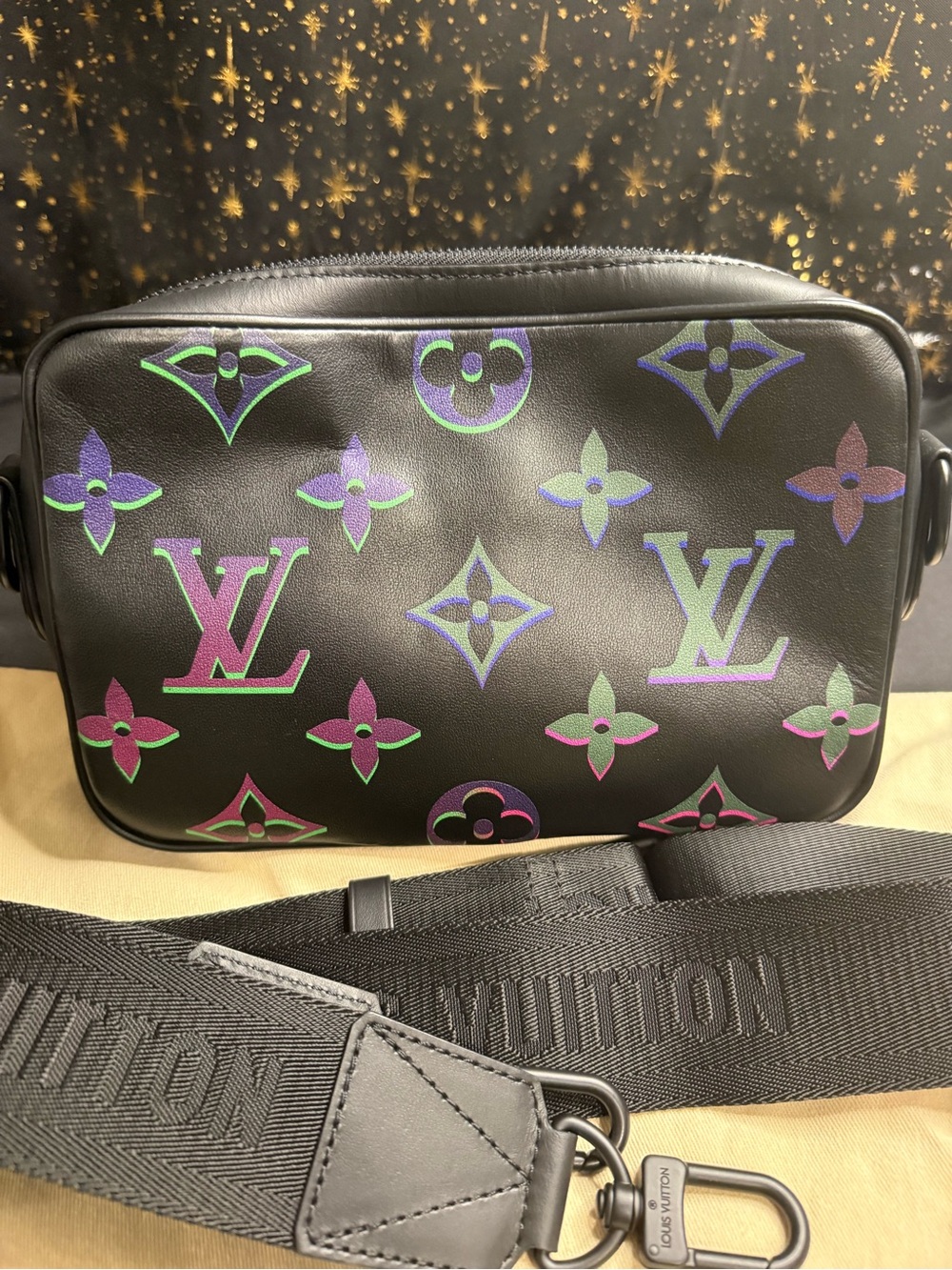 *RARE* Louis Vuitton Comet Messenger PM - Picture 3 of 13